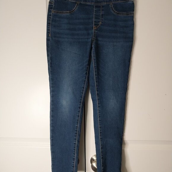 2 Levis Pull-On Jeggings - Picture 7 of 10